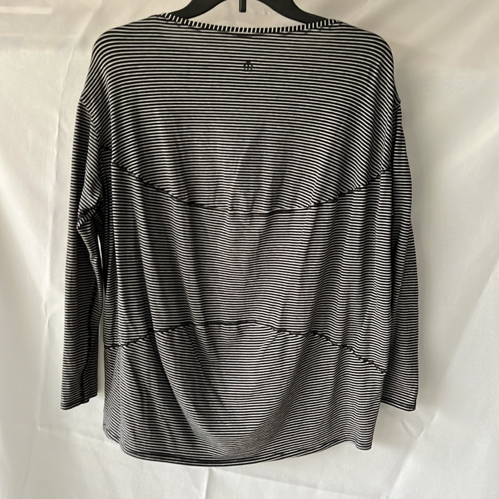 Lululemon black and white striped long sleeved shirt